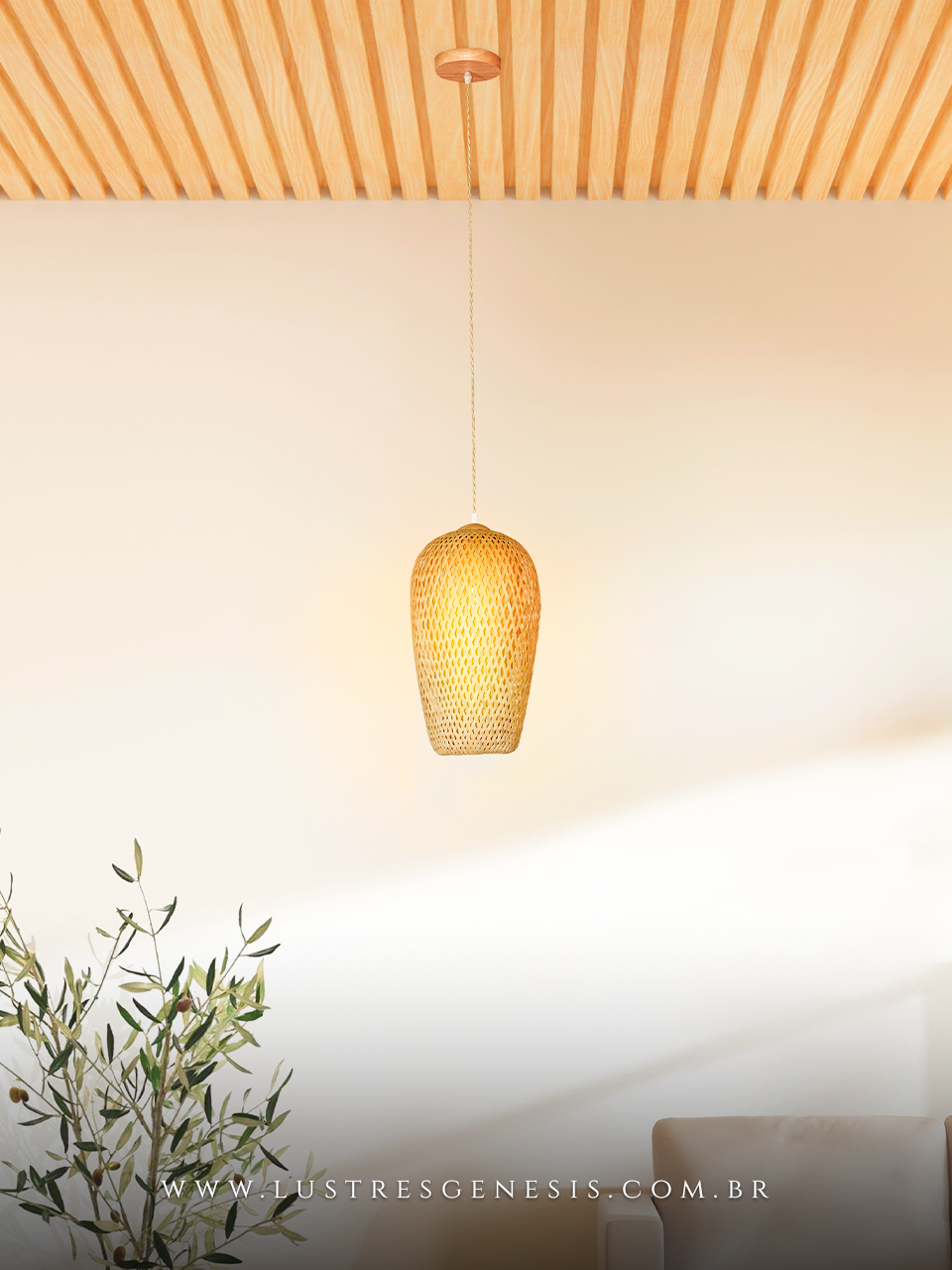 Luminária pendente de madeira e fibra de bambu Sumba, ideal para mesas, balcão de cozinha, área gourmet e sítios, design artesanal e moderno.